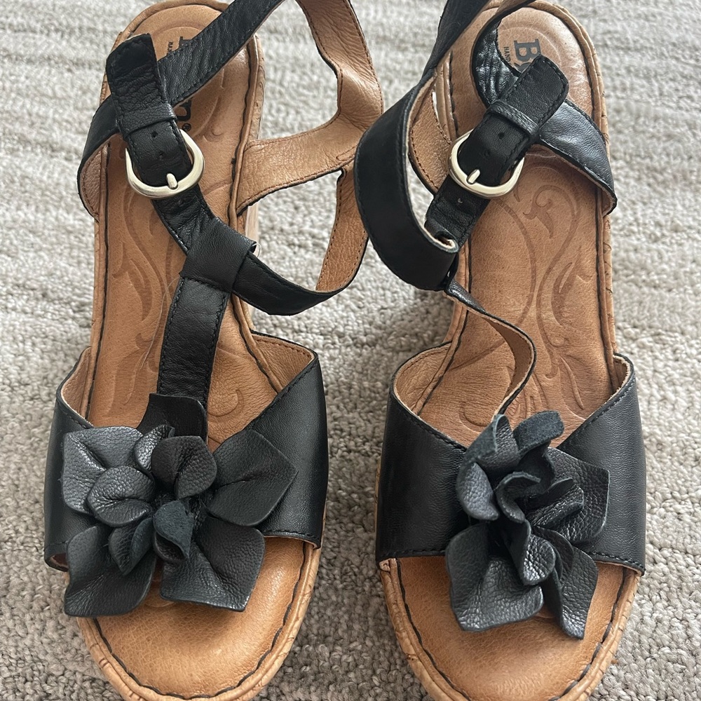 Women’s Born Black with cork Wedges 8M Flower detail